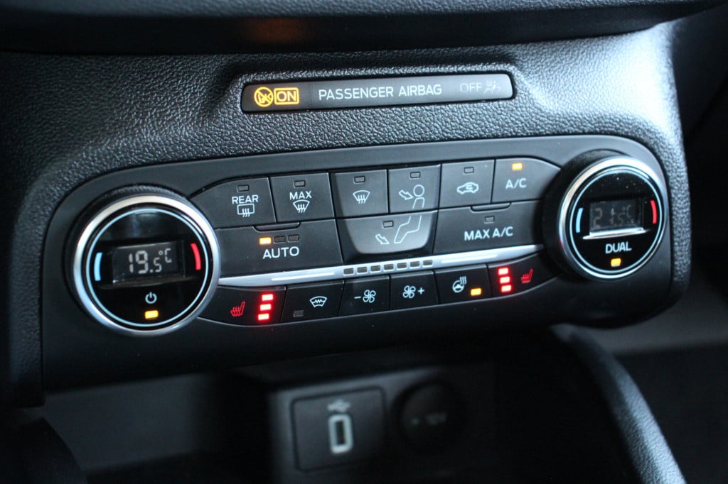 Ford Focus wagon 1.5 ecoboost active business | navi | acc | camera