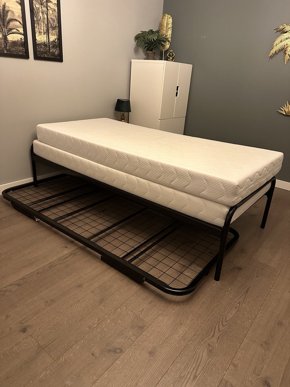 Bed met logeerbed - ook te gebruiken als tweepersoonsbed 2x 90x200