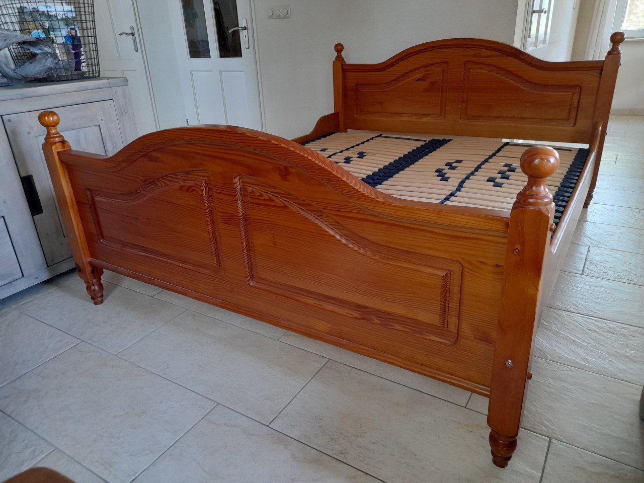 Massief houten bed 160 x 200 (in goede staat )