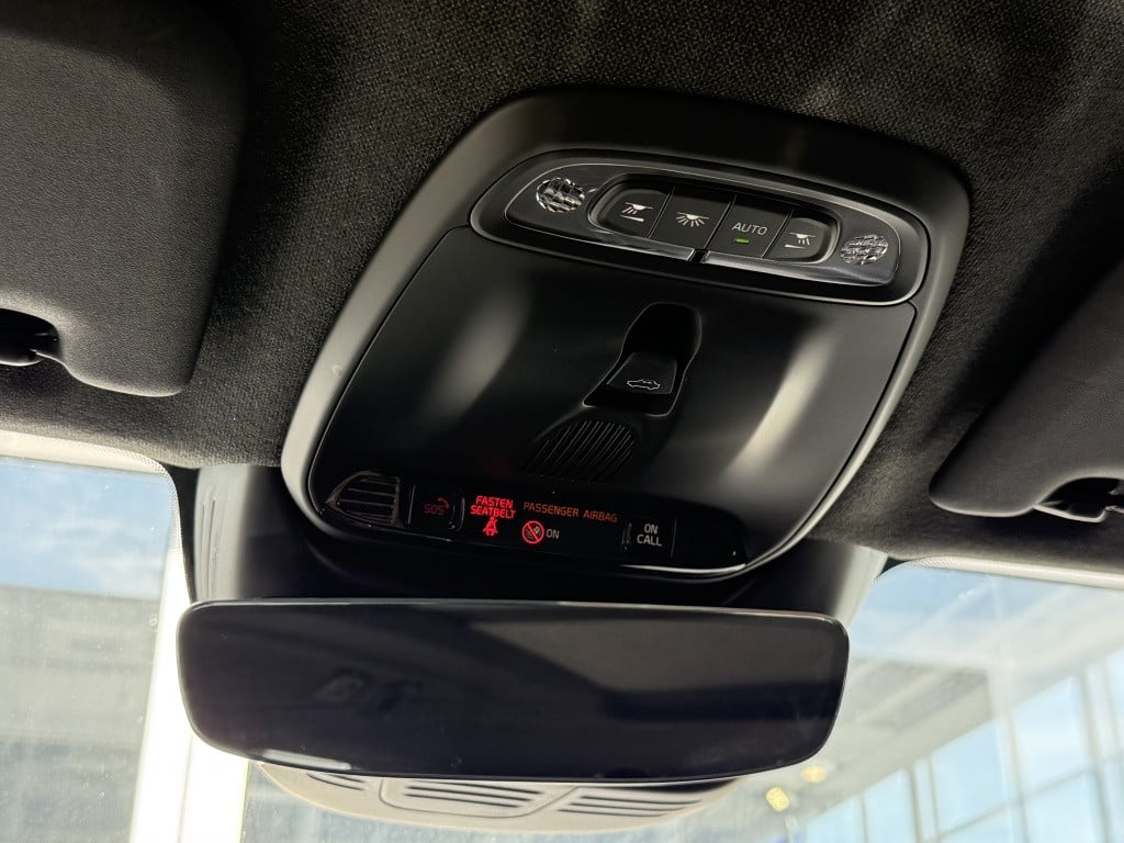 Volvo XC40 t5 262pk recharge r-design | panodak| adap.cruise| 360camera| el