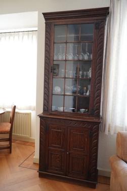 Eiken houten servieskastje