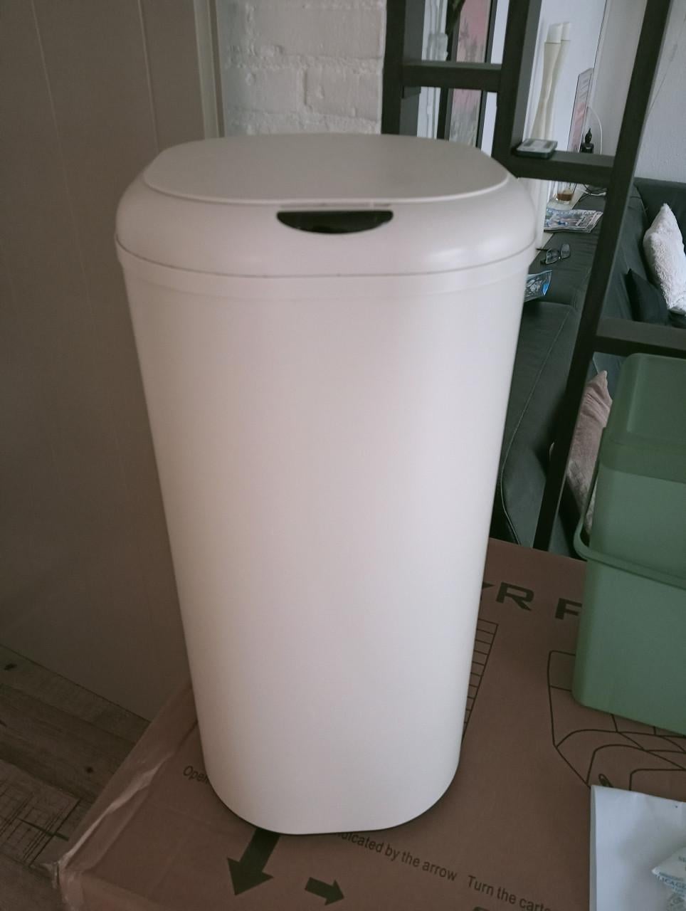 Afvalbak met sensor automatisch off- white. 30 liter.