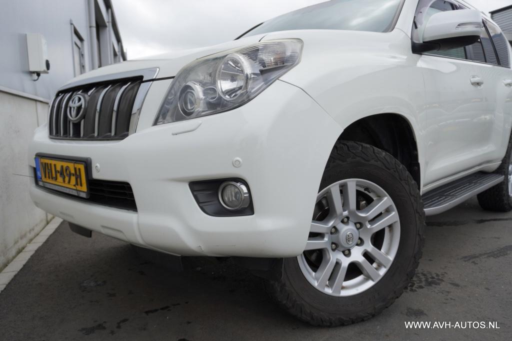 Toyota Land Cruiser 3.0 d-4d-f lx window van