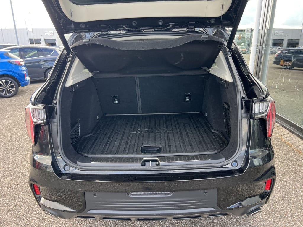 Lynk & Co 01 1.5 261pk phev , black edition , zwarte velgen , panodak , 360