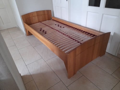 Massief houten 1 Persoons bed 90 x 200 (in goede staat )