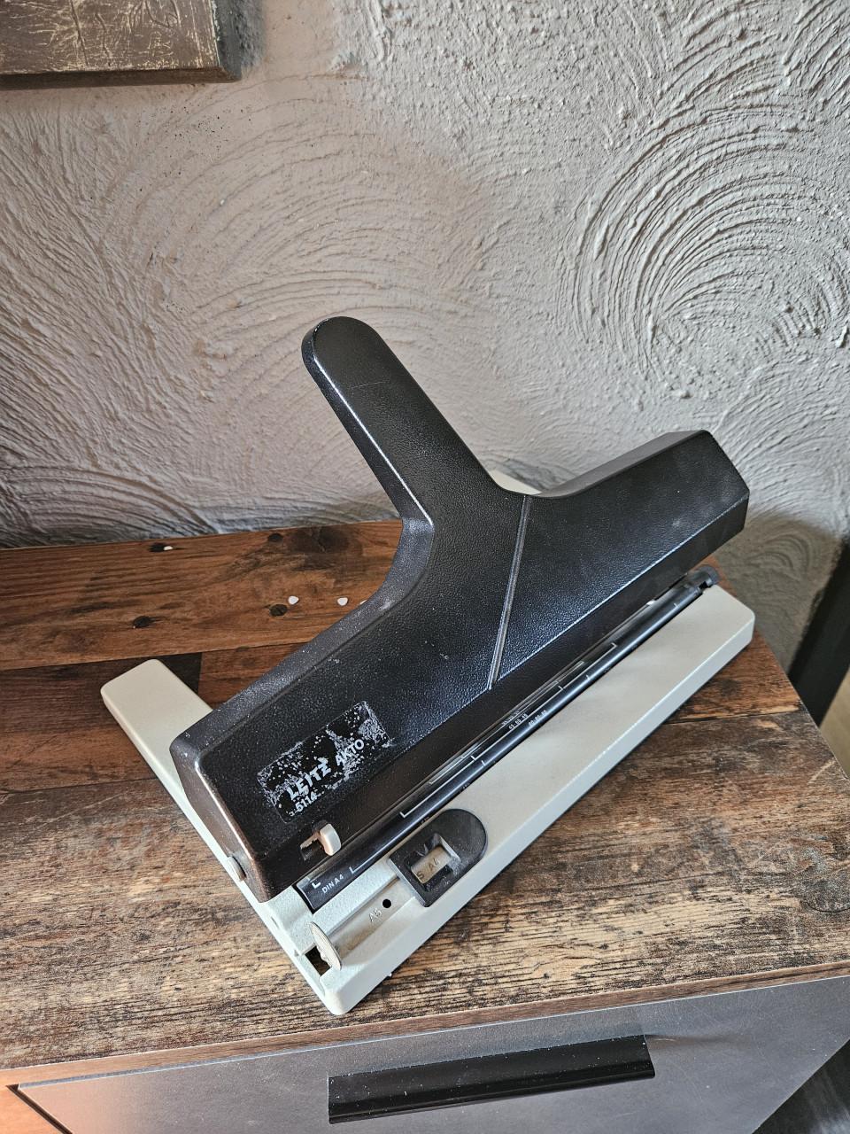 Leitz Akto 5114 perforator - Vintage kantoorartikel