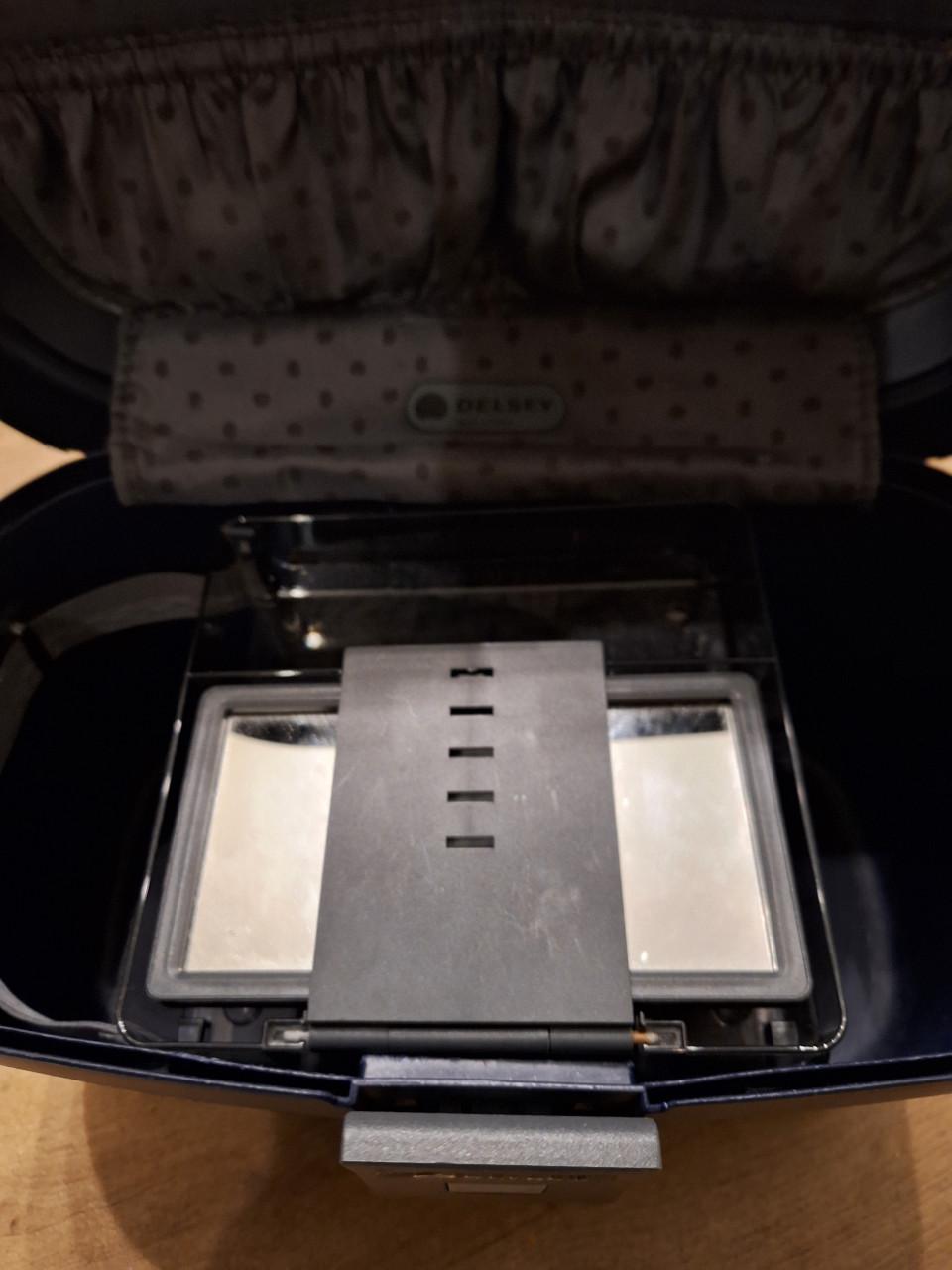 Delsey beautycase