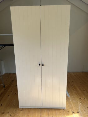 Witte kast van IKEA Gereserveerd