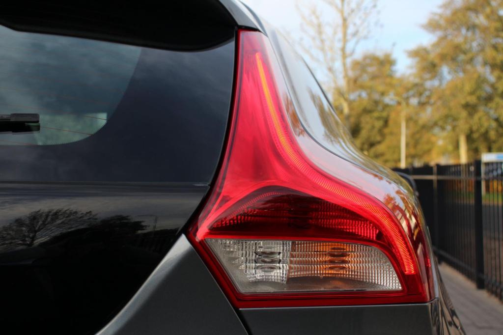 Volvo V40 1.5 t2 inscription aut. - leder - full led - navi - citycafety - 