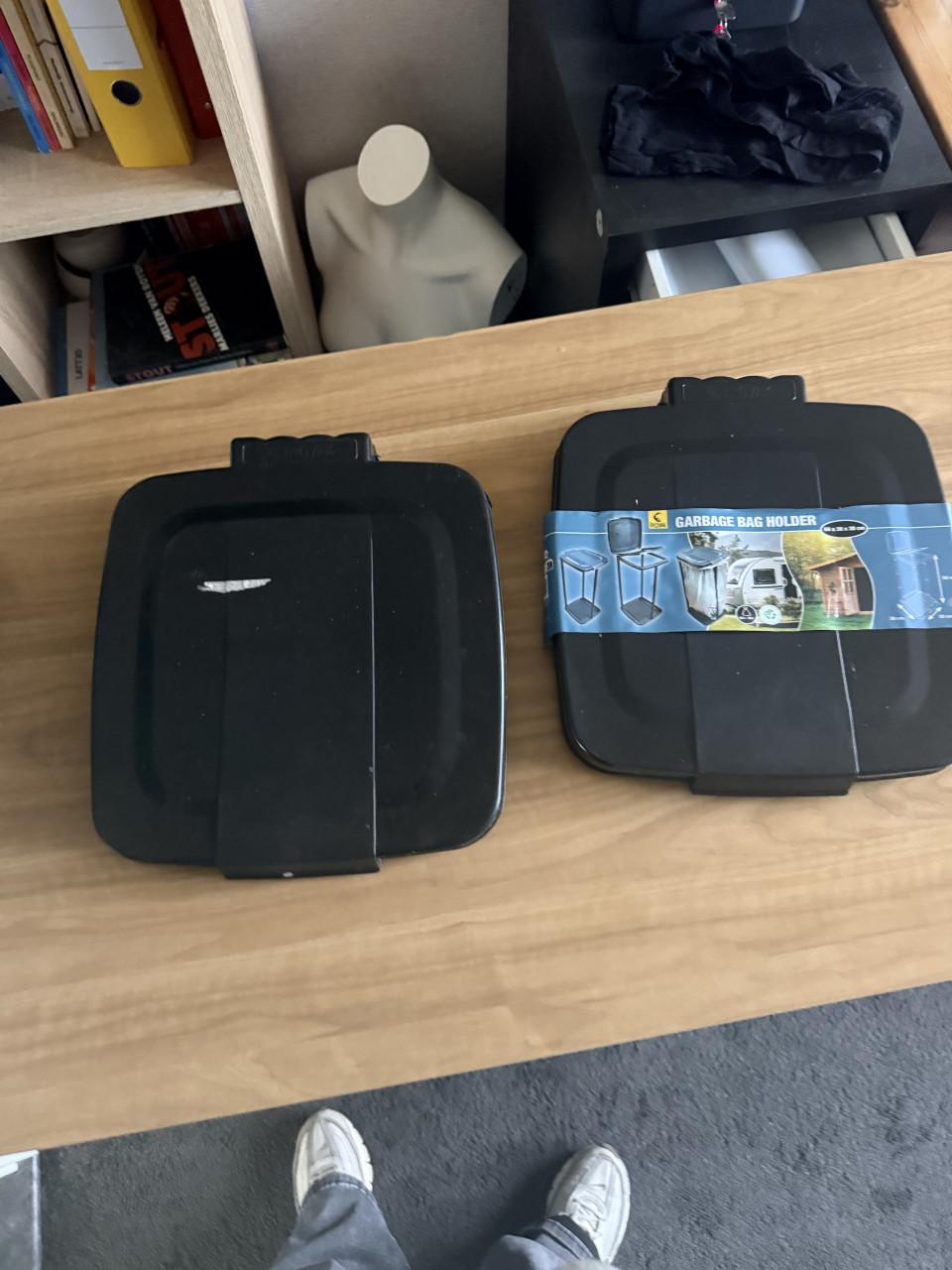 2 x caravan prullenbak