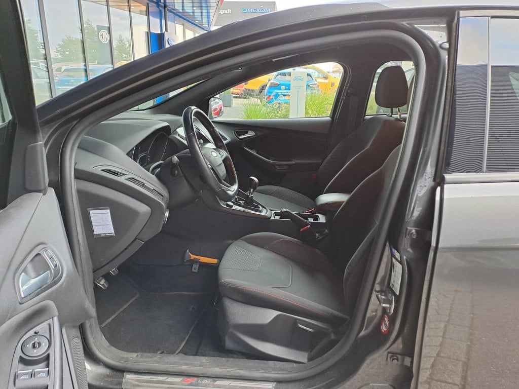 Ford Focus 1.0 st-line | cruise control | trekhaak | 18'' lmv | apple carpl