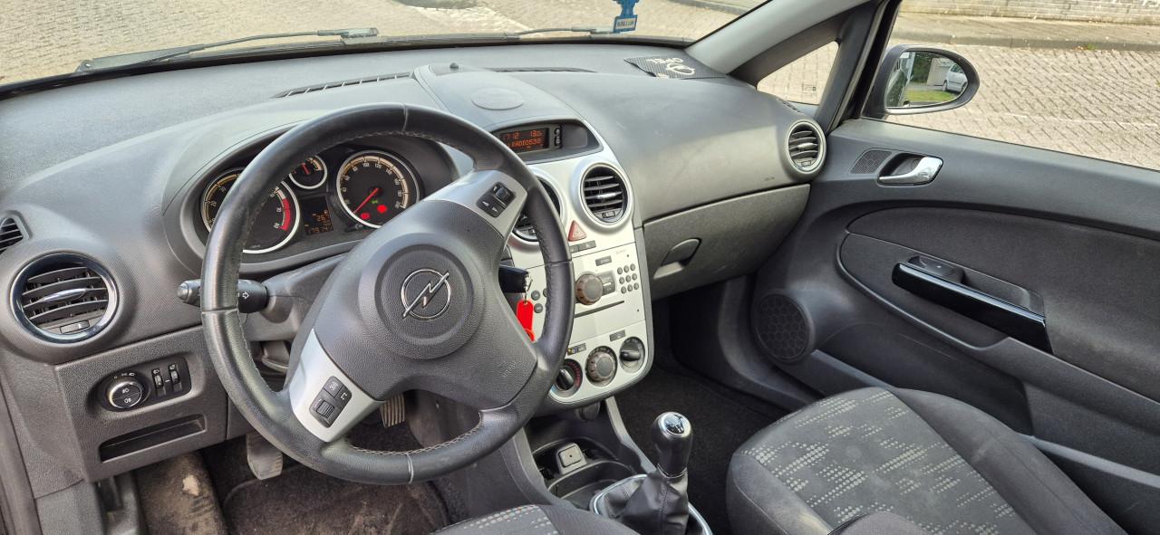 Opel corsa D 2011, met apk tot oktober 2026