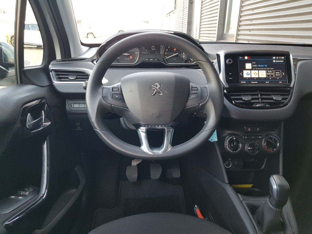 Peugeot 208 signature 1.2