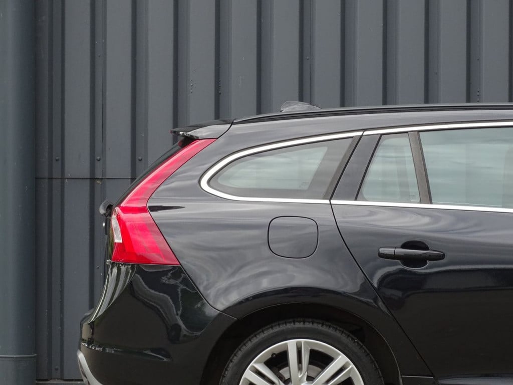 Volvo V60 2.0t momentum automaat | 200 pk | trekhaak