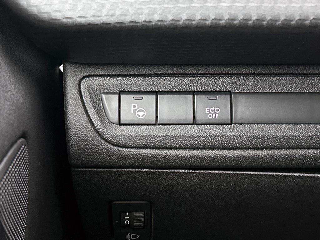 Peugeot 208 110pk tech edition | rijklaar | trekhaak | camera achter | navi