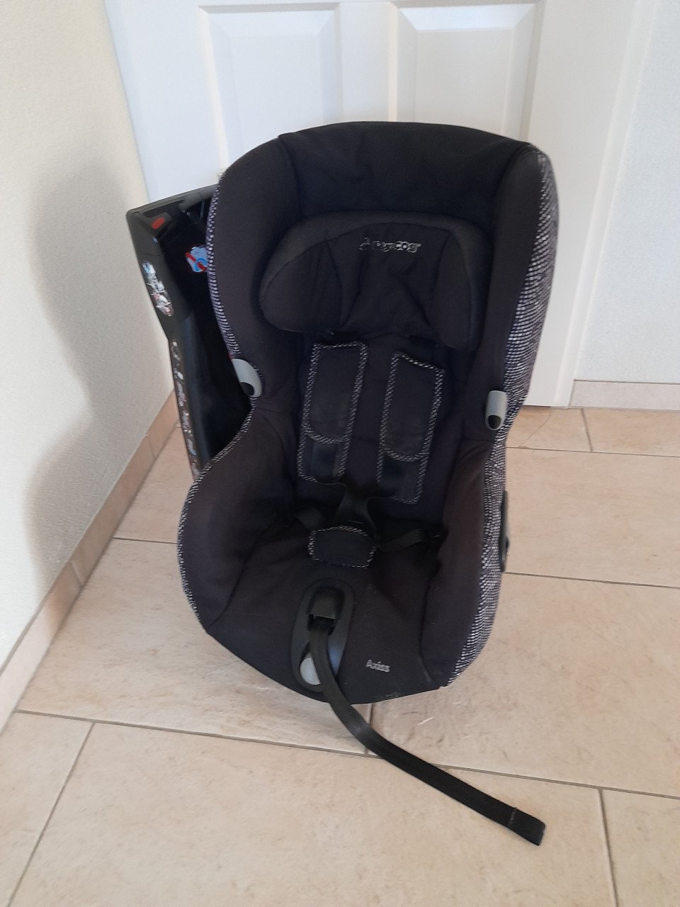 Maxi - cosi Axiss (draaibaar) ( in goede nette schone staat )