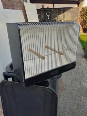 Grote vervoers / tentoonstellingskooi.