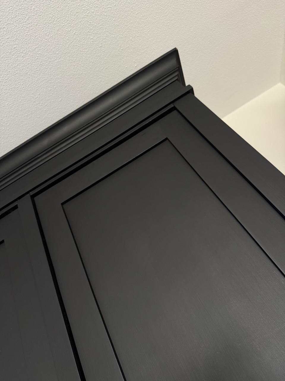 Prachtige Linnenkast Bologna 3 deurs - Kalk Black Coal