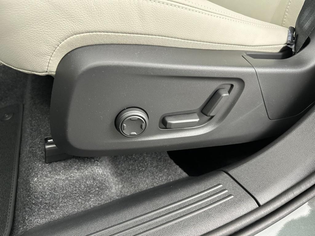 Volvo XC40 b4 gt plus dark pano