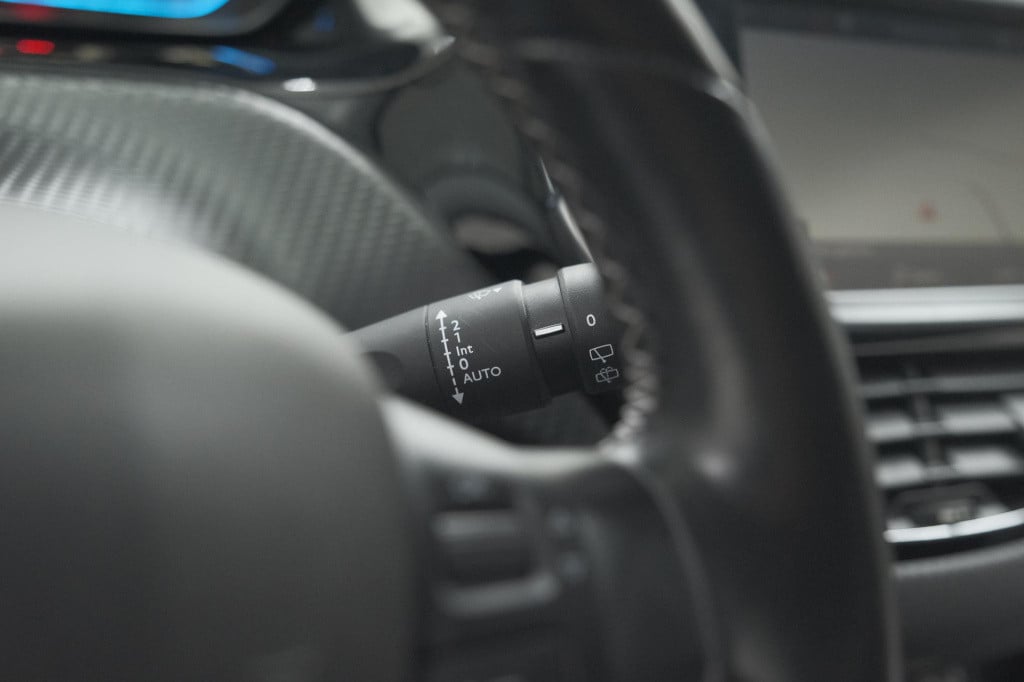 Peugeot 2008 puretech 130 allure | camera | apple carplay | parkeersensoren