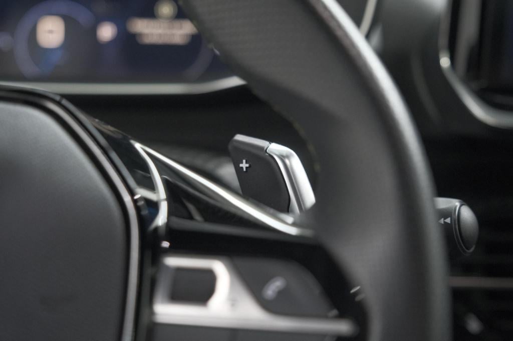 Peugeot 208 1.2 hybrid 145 e-dcs6 gt | alcantara pakket | camera | apple ca