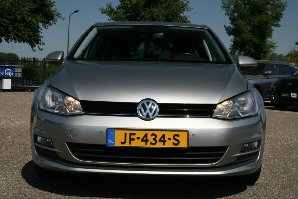 Volkswagen Golf 1.0 tsi business edition connected / navi / camera / led