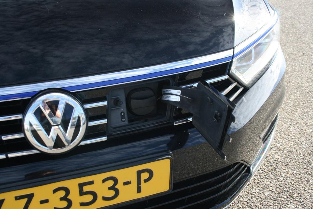 Volkswagen Passat variant 1.4 tsi gte connected series plus
