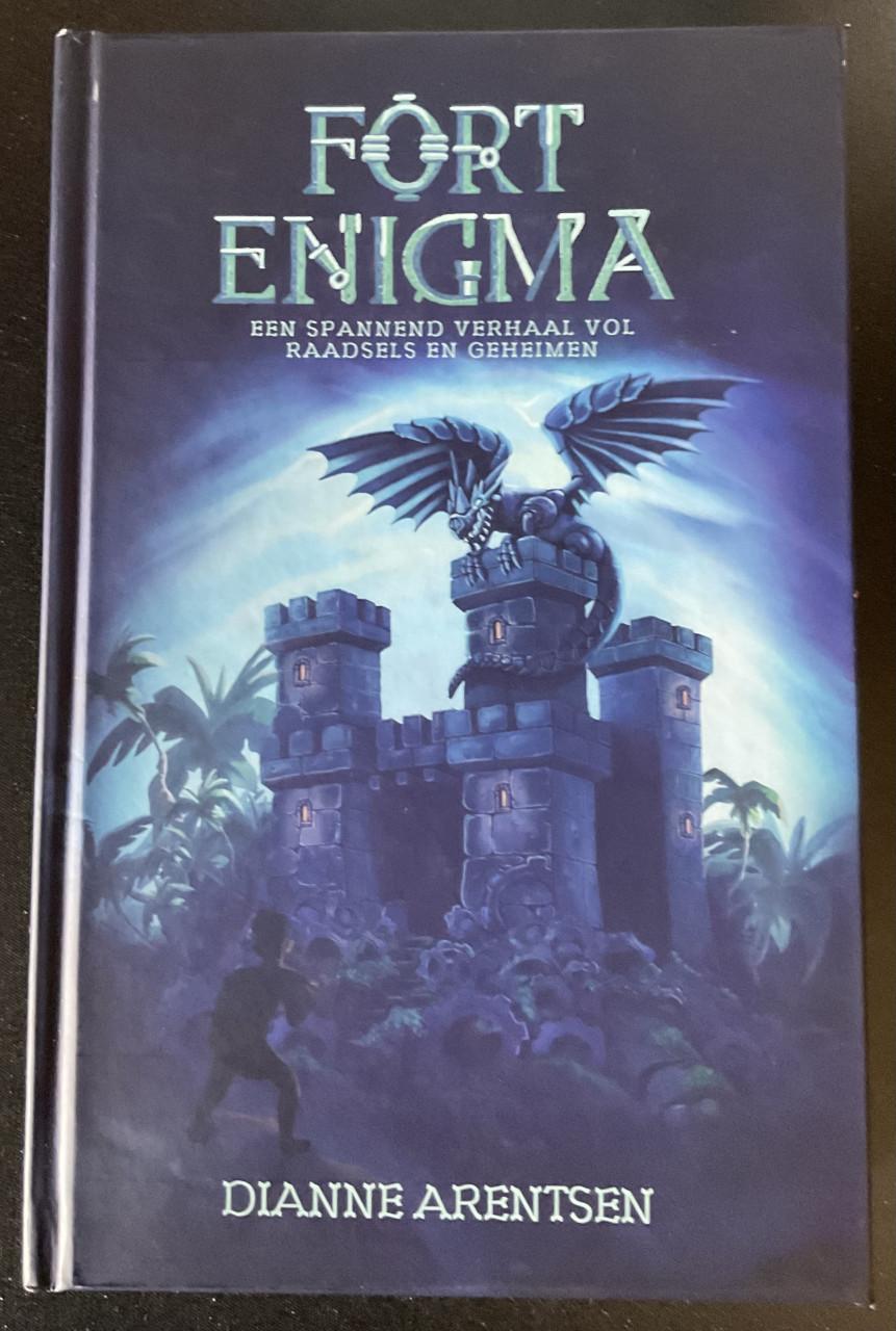 Fort Enigma / Dianne Arentsrn