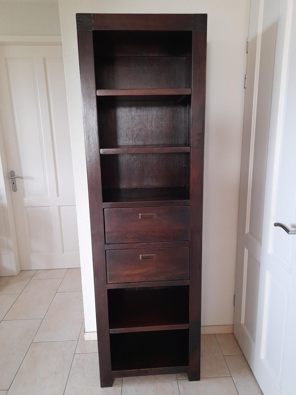 Massief houten Boekenkast 60 x 40 x 200 (in goede nette staat)