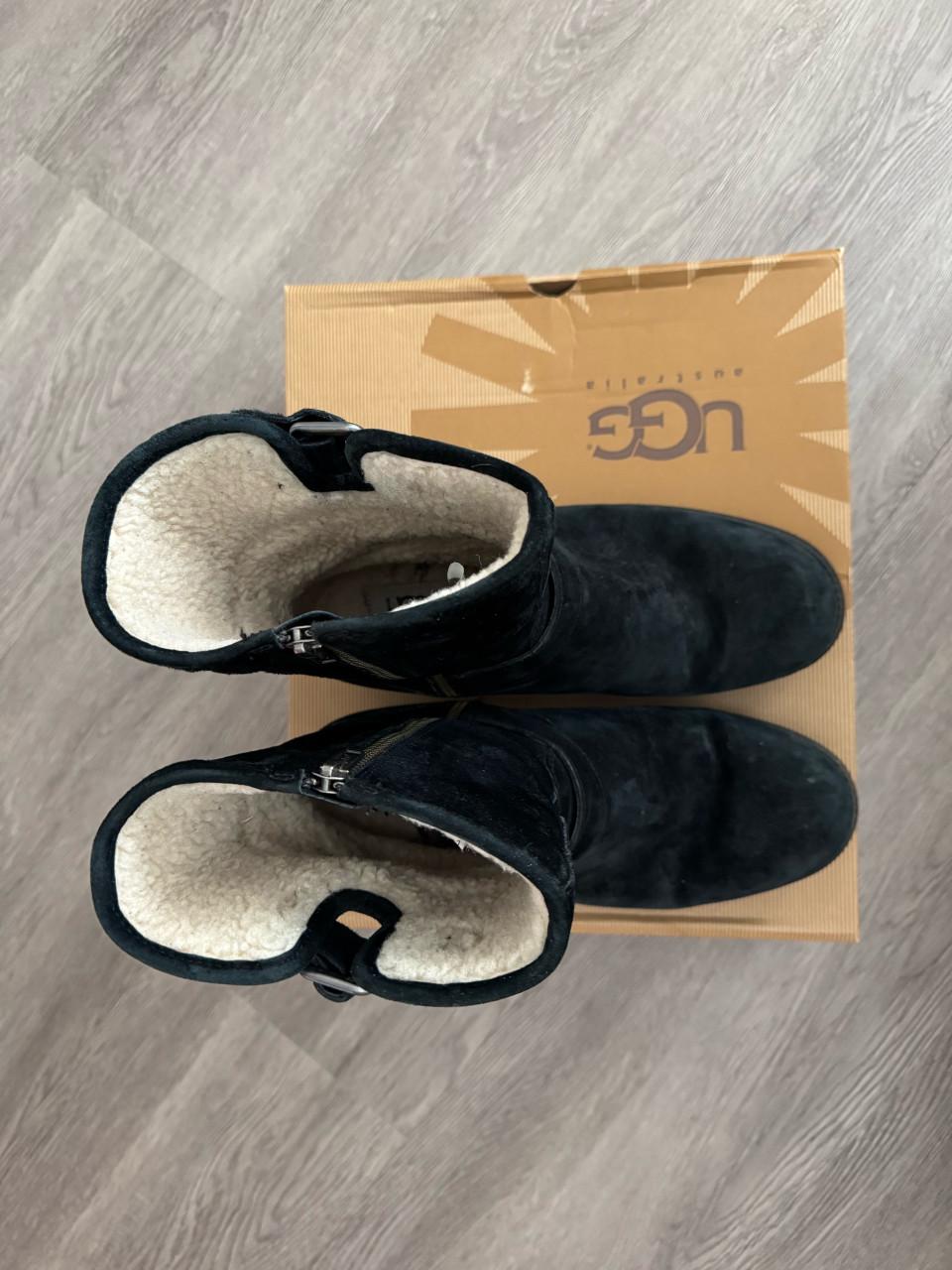 Zwarte, warme vachtlaarzen van UGG in maat 42