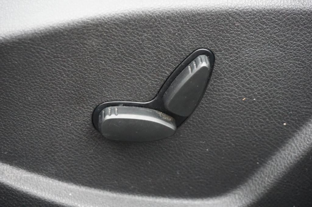 Ford Focus 1.0 titanium edition 1e eigenaar / navi / climate controle / cru