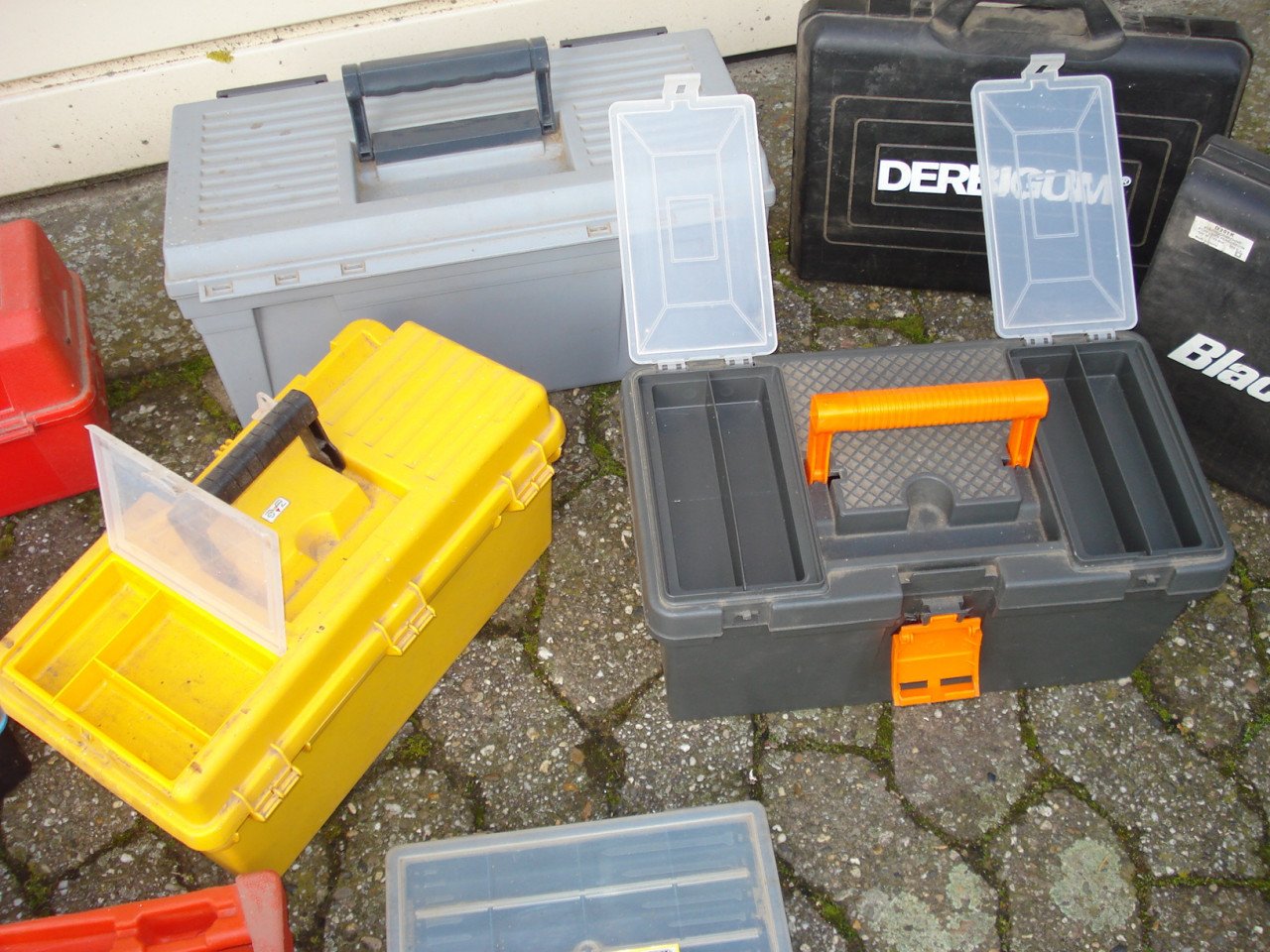 Diverse metalen en kunststof ladenkasten+gereedschapkoffers