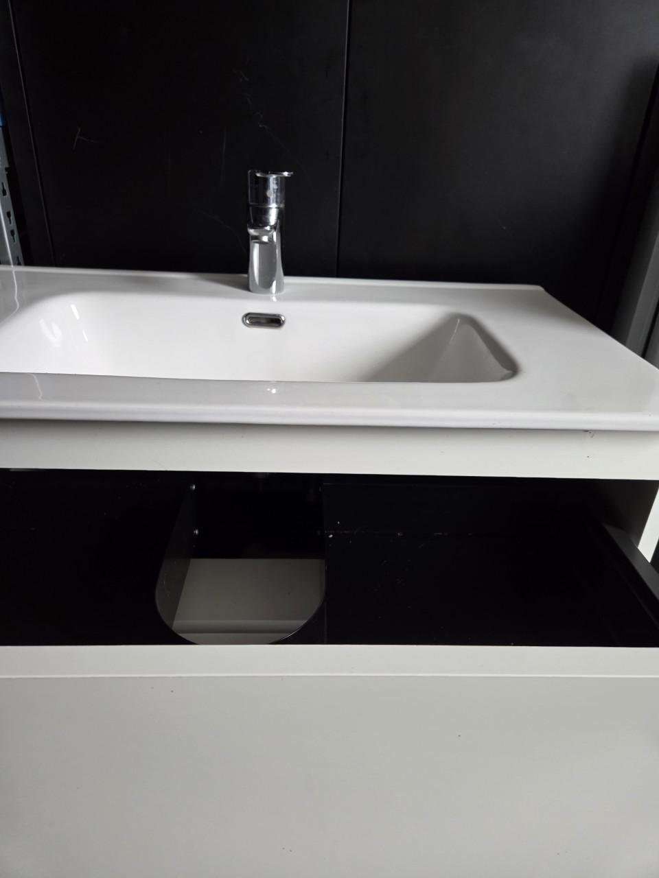 Wastafel meubel met kraan