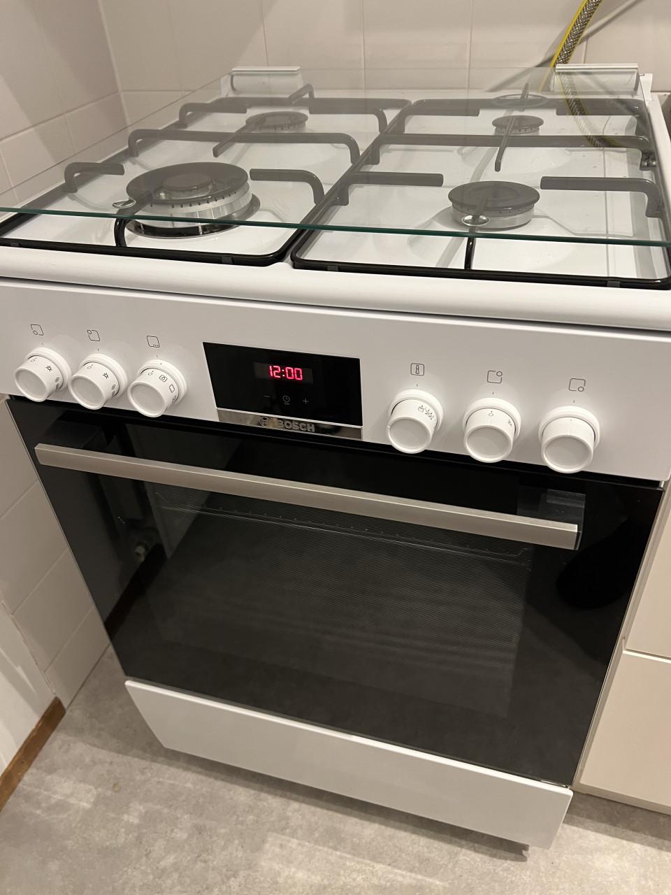 Nieuw BOSCH Gasfornuis met 3D hetelucht oven nieuwprijs €700,-