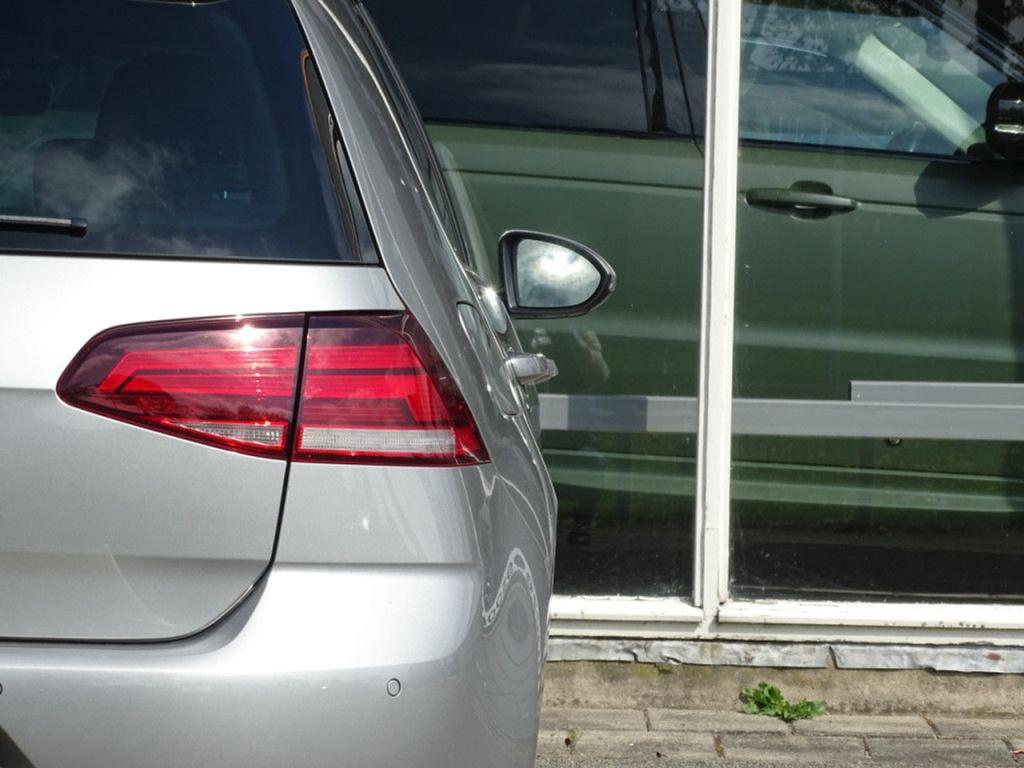 Volkswagen Golf 1.0 tsi comfortline automaat | navi | bluetooth