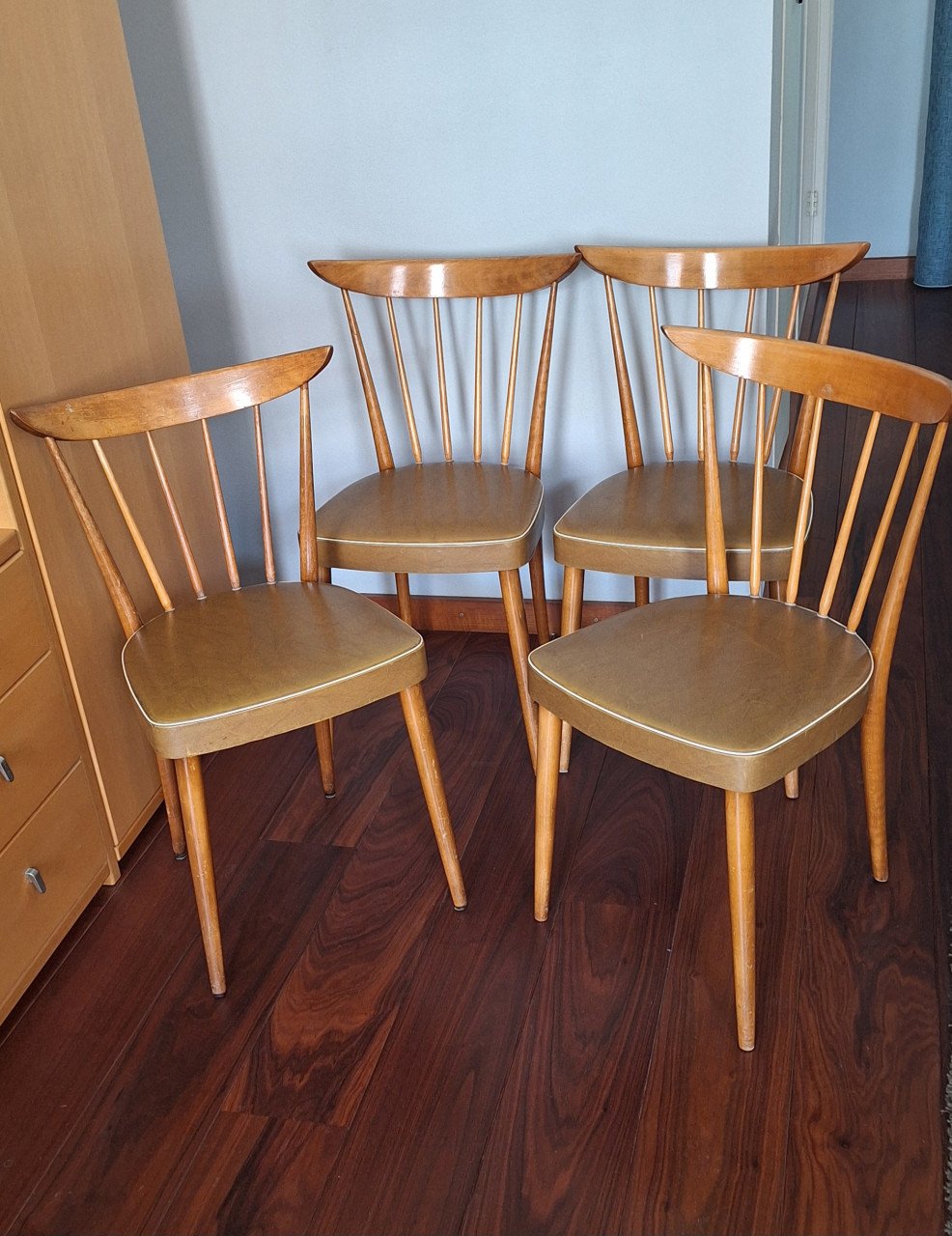 4 retro stoeltjes