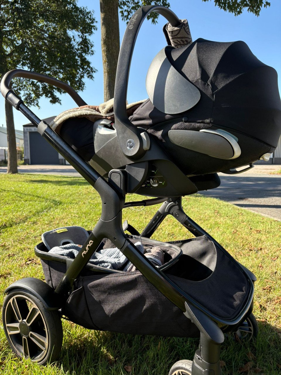 Nuna Demi Grow duo kinderwagen + Cybex Cloud Z autostoel met ligstand