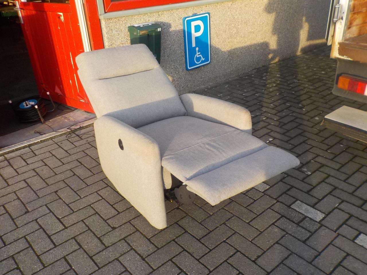 Elektrische stoffen relax fauteuil in goede staat