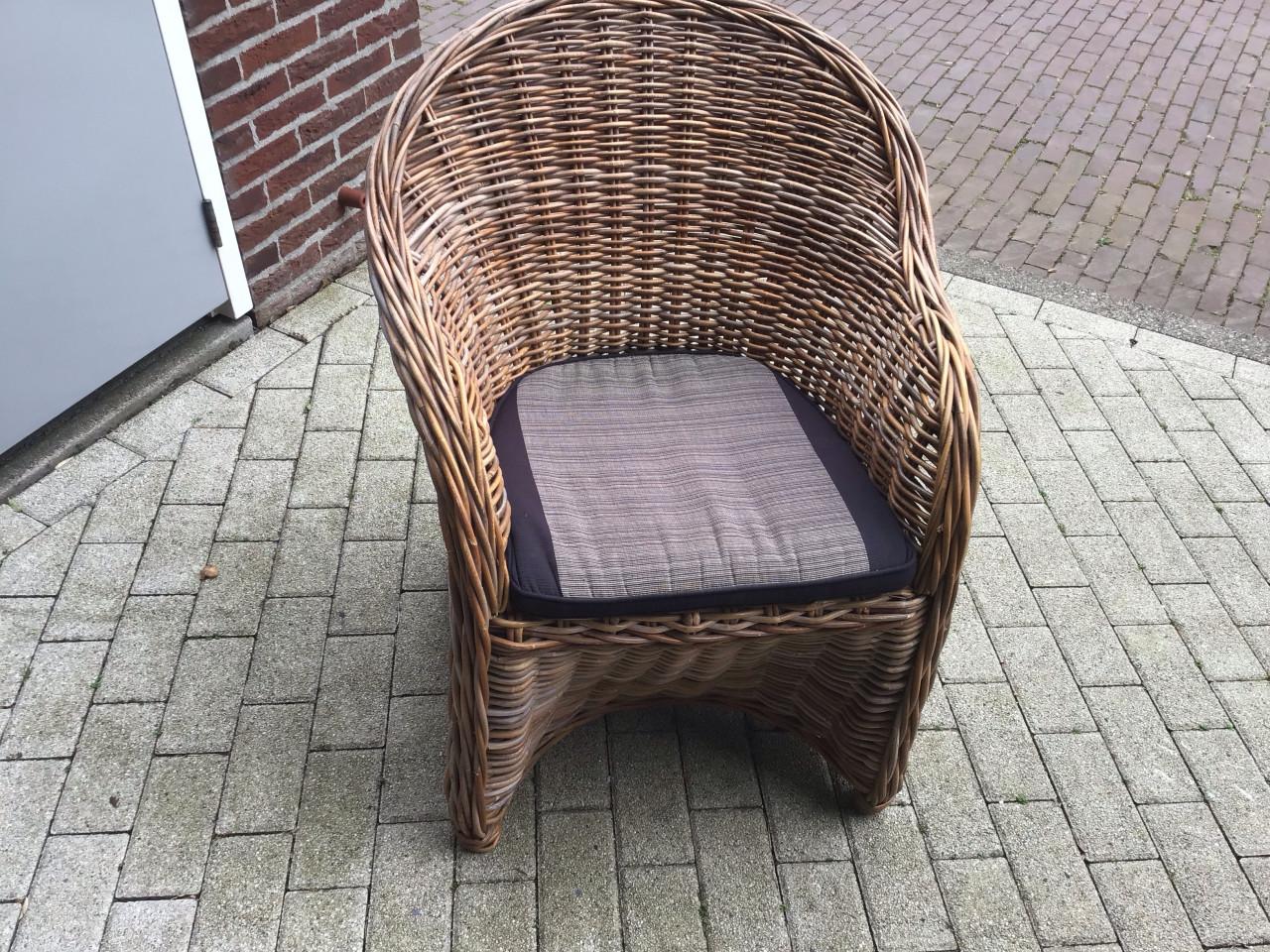 4 Rotan stoelen