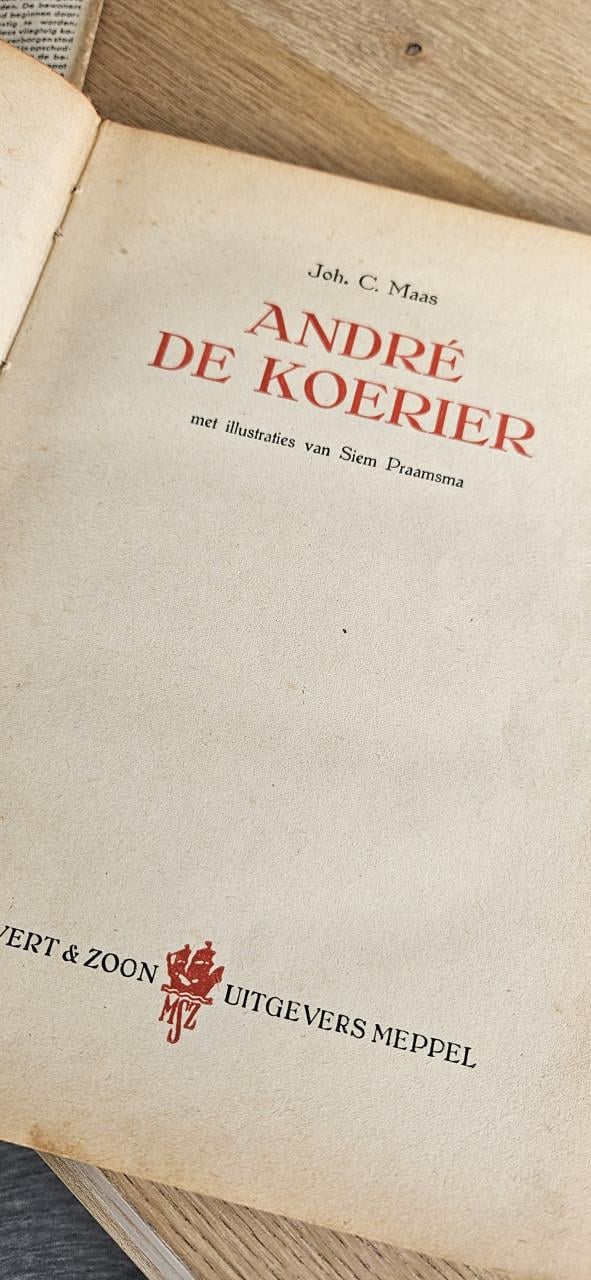 Boek André de koerier van Joh. C. Maas