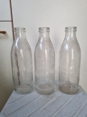 3 Oude melkflessen