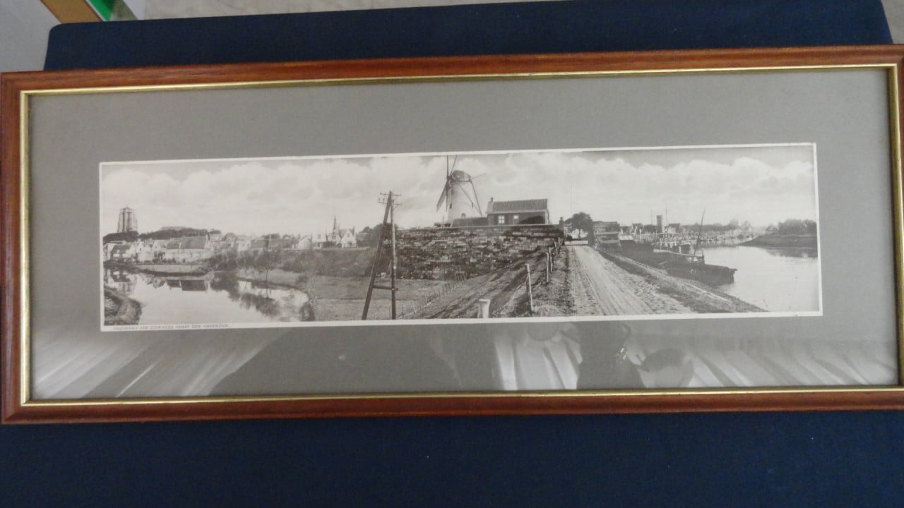 Zierikzee -Panorama van Zierikzee vanaf Den Havendijk  Zeer fraai ingelijst