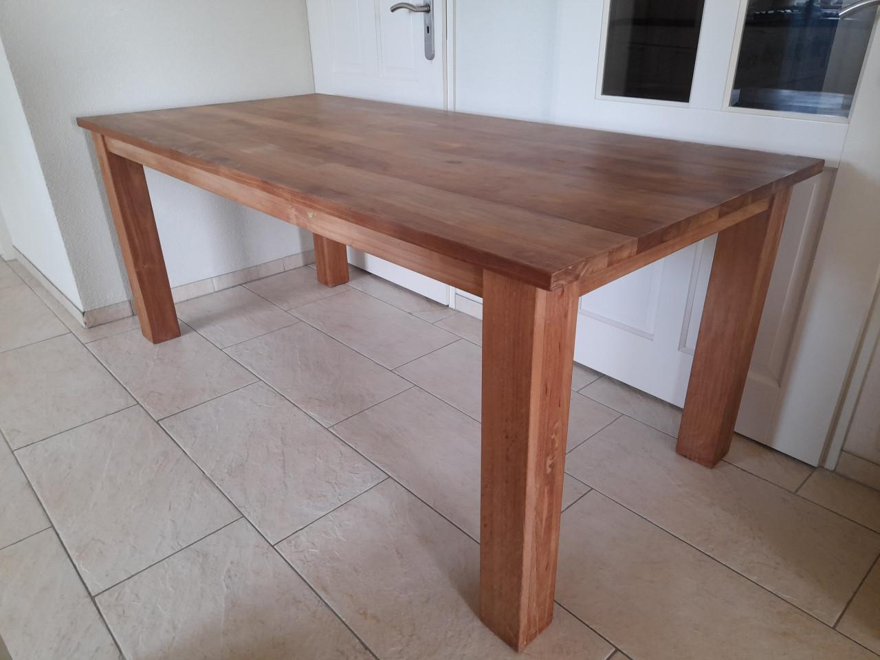 Prachtige massief houten Tafel 90 x 190 x 77,5H (in goede nette staat )