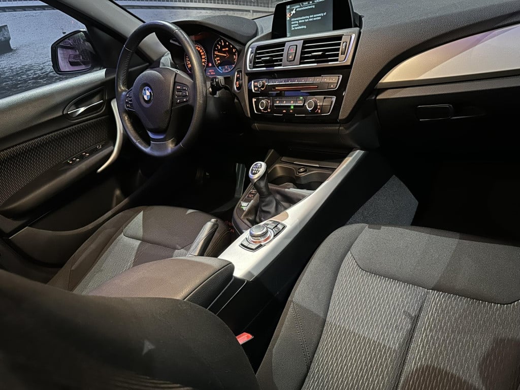 BMW 1 Serie 116i executive *pdcv&a*navi*trekhaak*