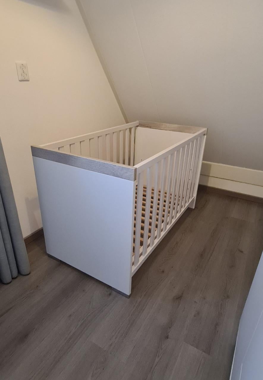 Ledikantje en commodekast