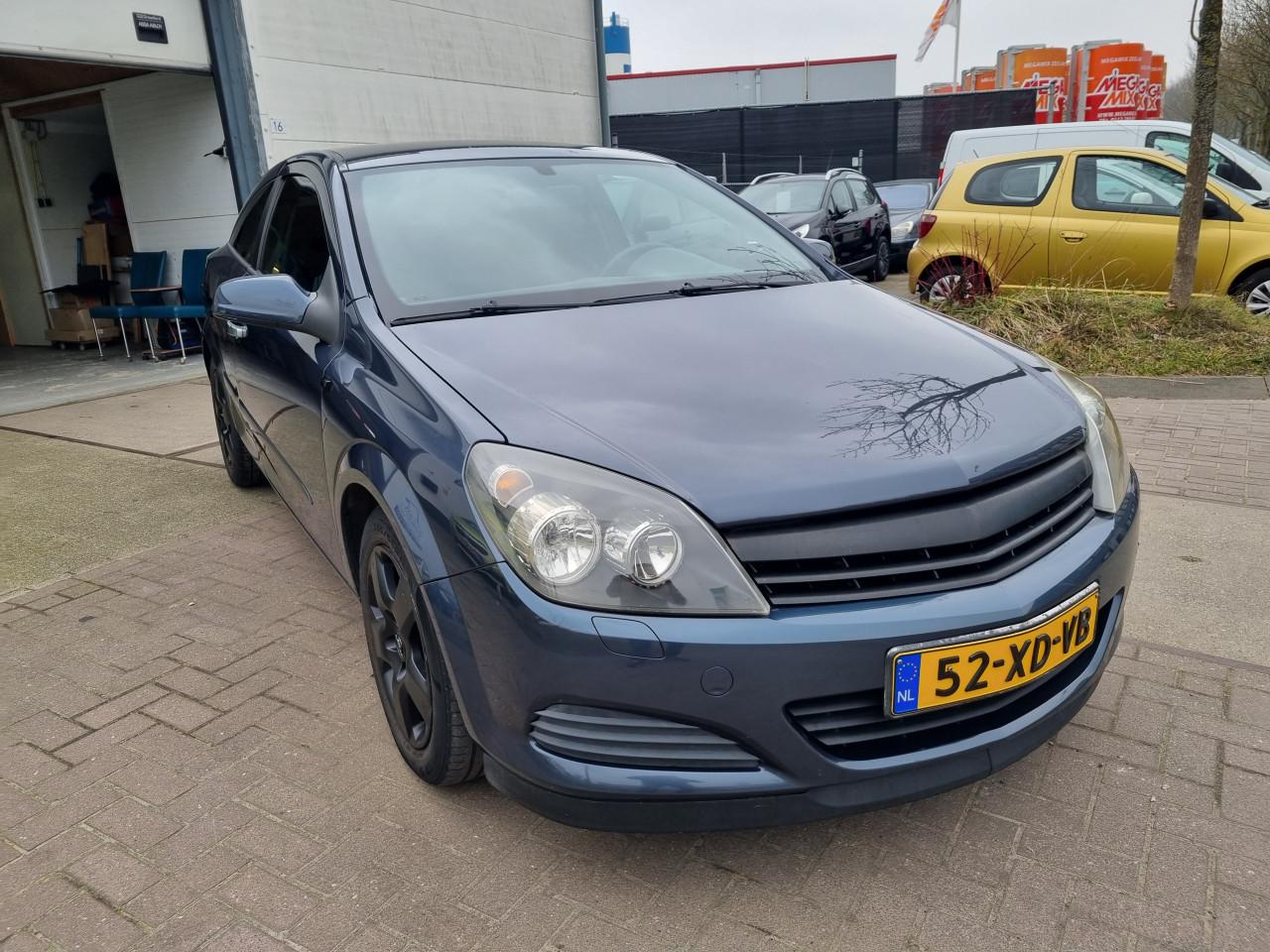 Opel Astra GTC 1.6 Edition