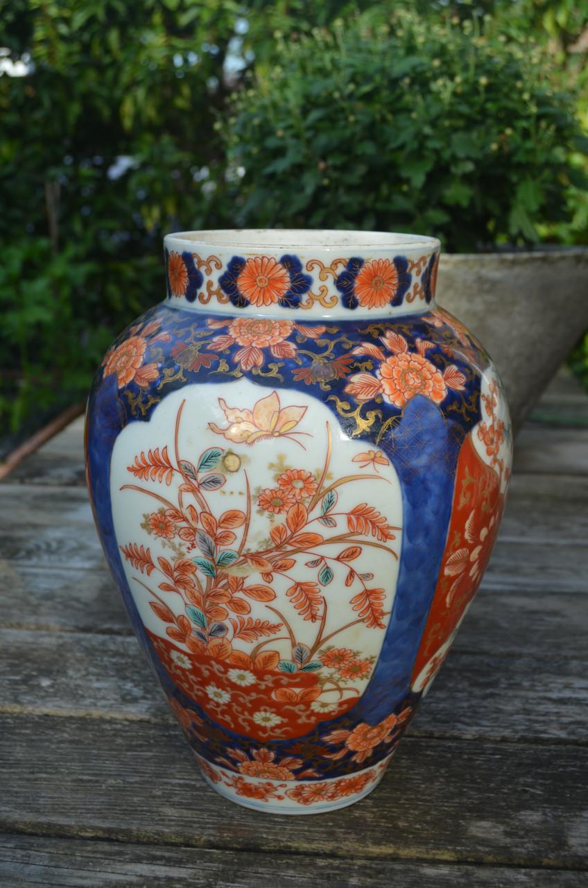 Paar Imari dekselvazen in puinstaat! 1 1/2 dan toch.