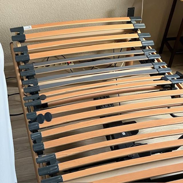 Bed met verstelbare lattenbodem ( direct beschikbaar )