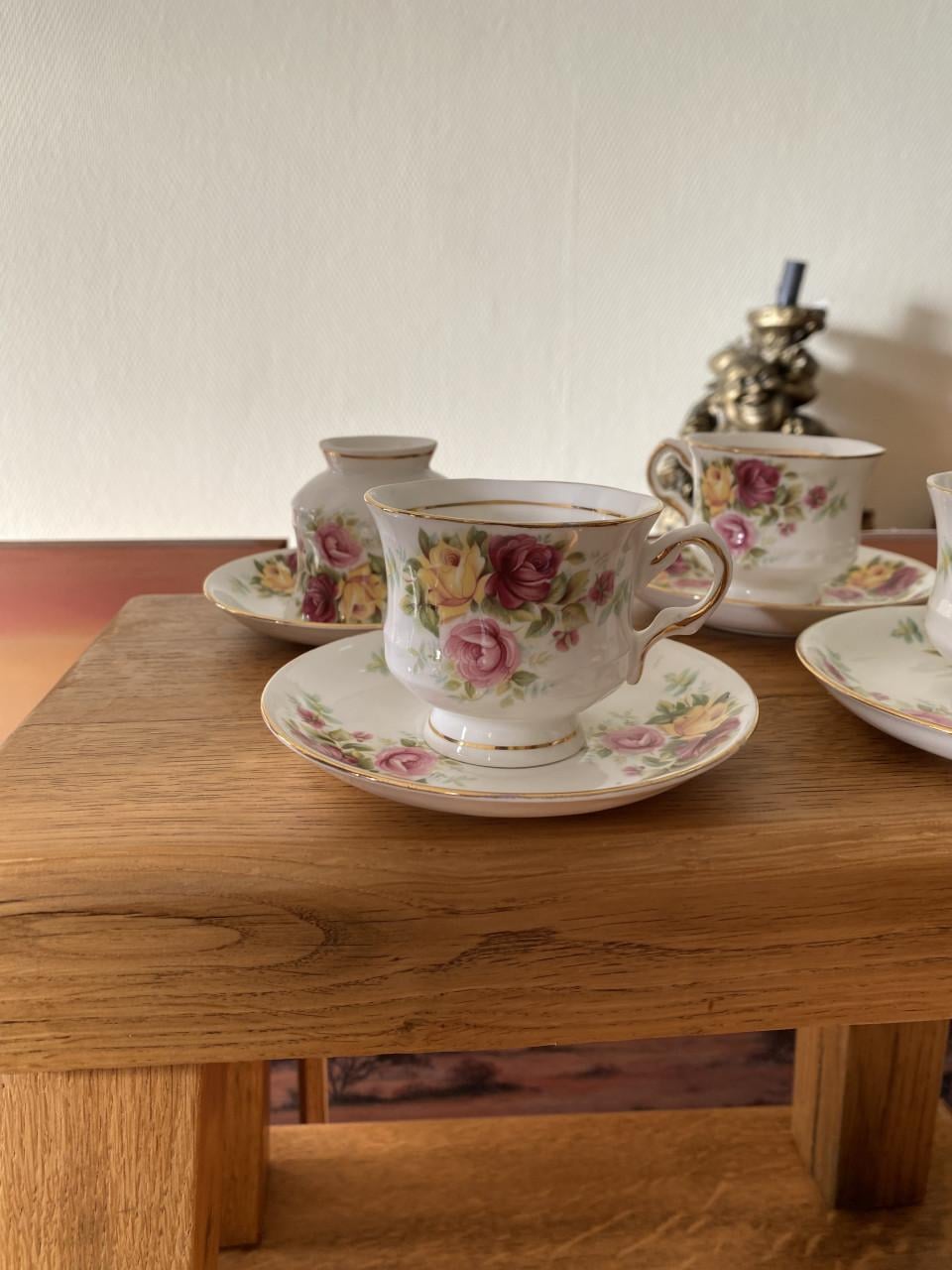 4 Kop en schotels van Balmoral Castle