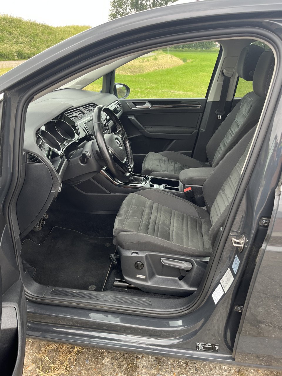 Volkswagen Touran 1.4 TSI 110KW/150PK 7-DSG 2015 Grijs